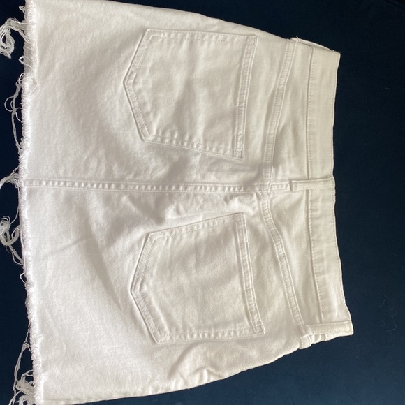 Denim-white mini skirt. Gap. Worn twice. 26 regular - Picture 5 of 5